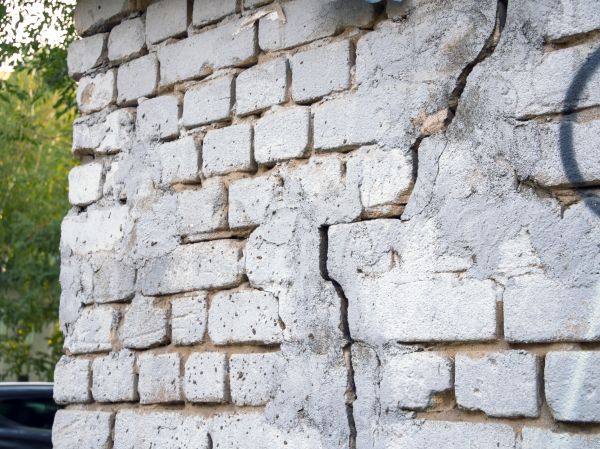 Cracked Brick Wall Repair in Clearwater